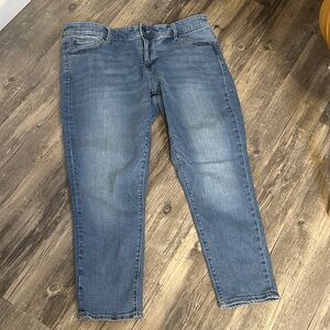 GAP Girlfriend Fit Light Blue Denim Jeans